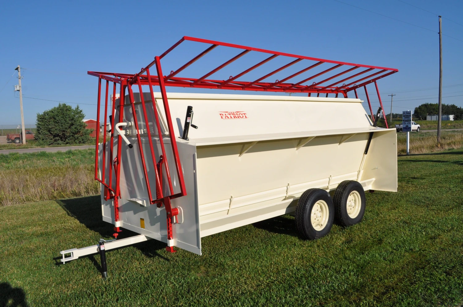 Patriot Creep Feeder 316 Bushel W/ Corral Gates 1 Patriot Creep Feeder 316 Bushel W/ Corral Gates
